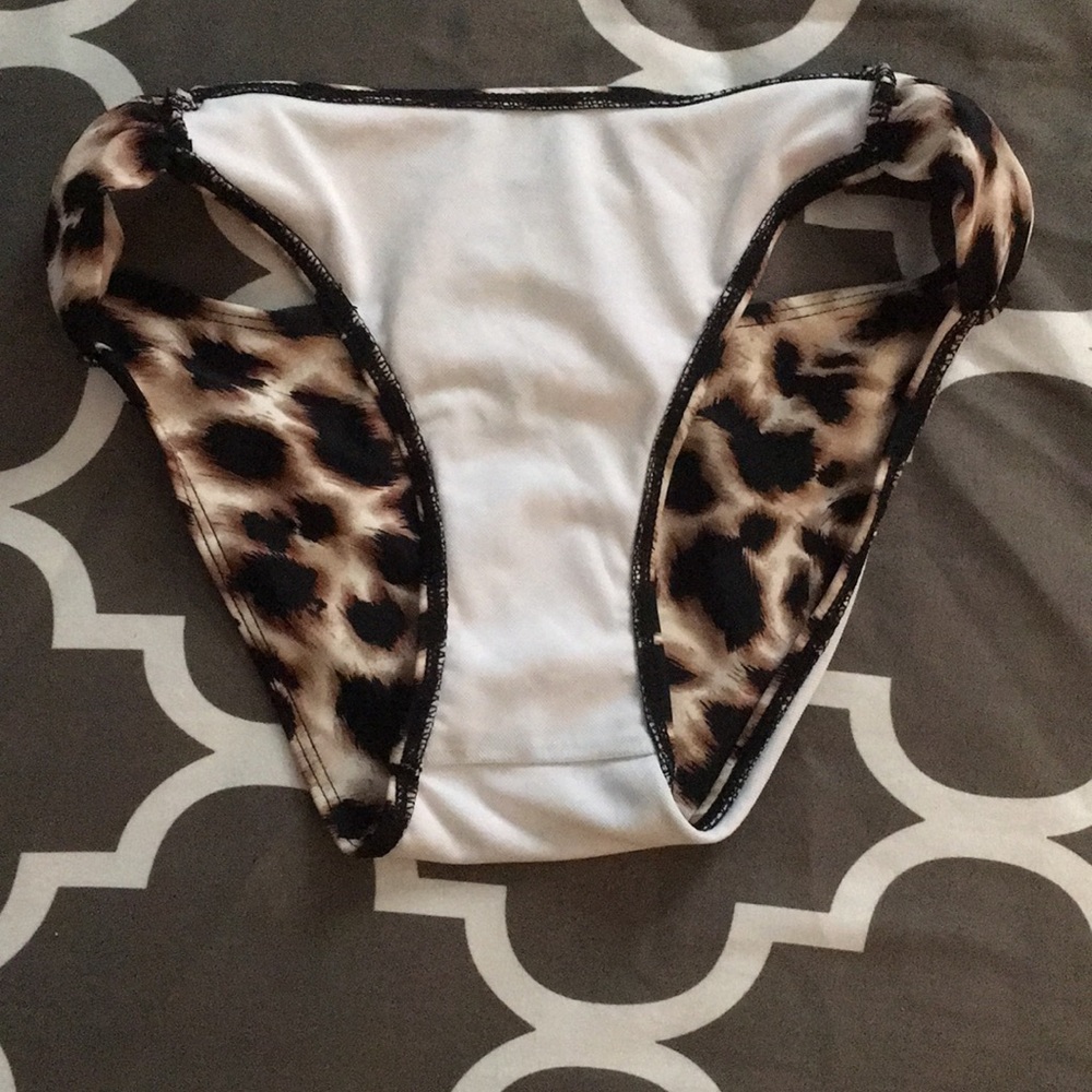 Leopard Rhinestone Bikini Size Medium - Picture 6 of 8